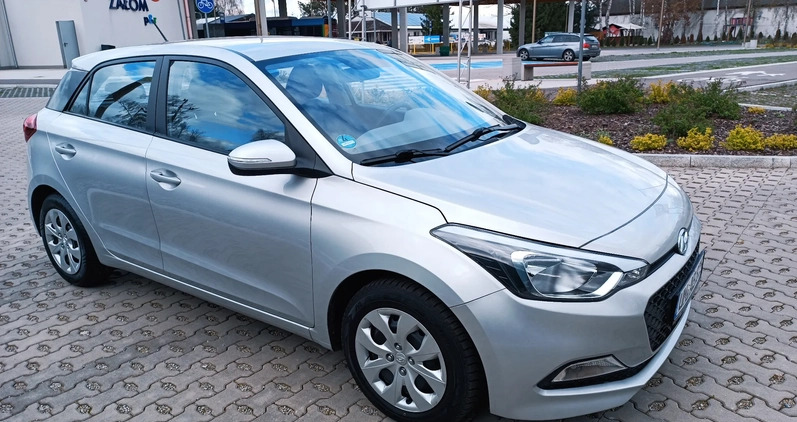 Hyundai i20 cena 37900 przebieg: 47000, rok produkcji 2017 z Dzierżoniów małe 379